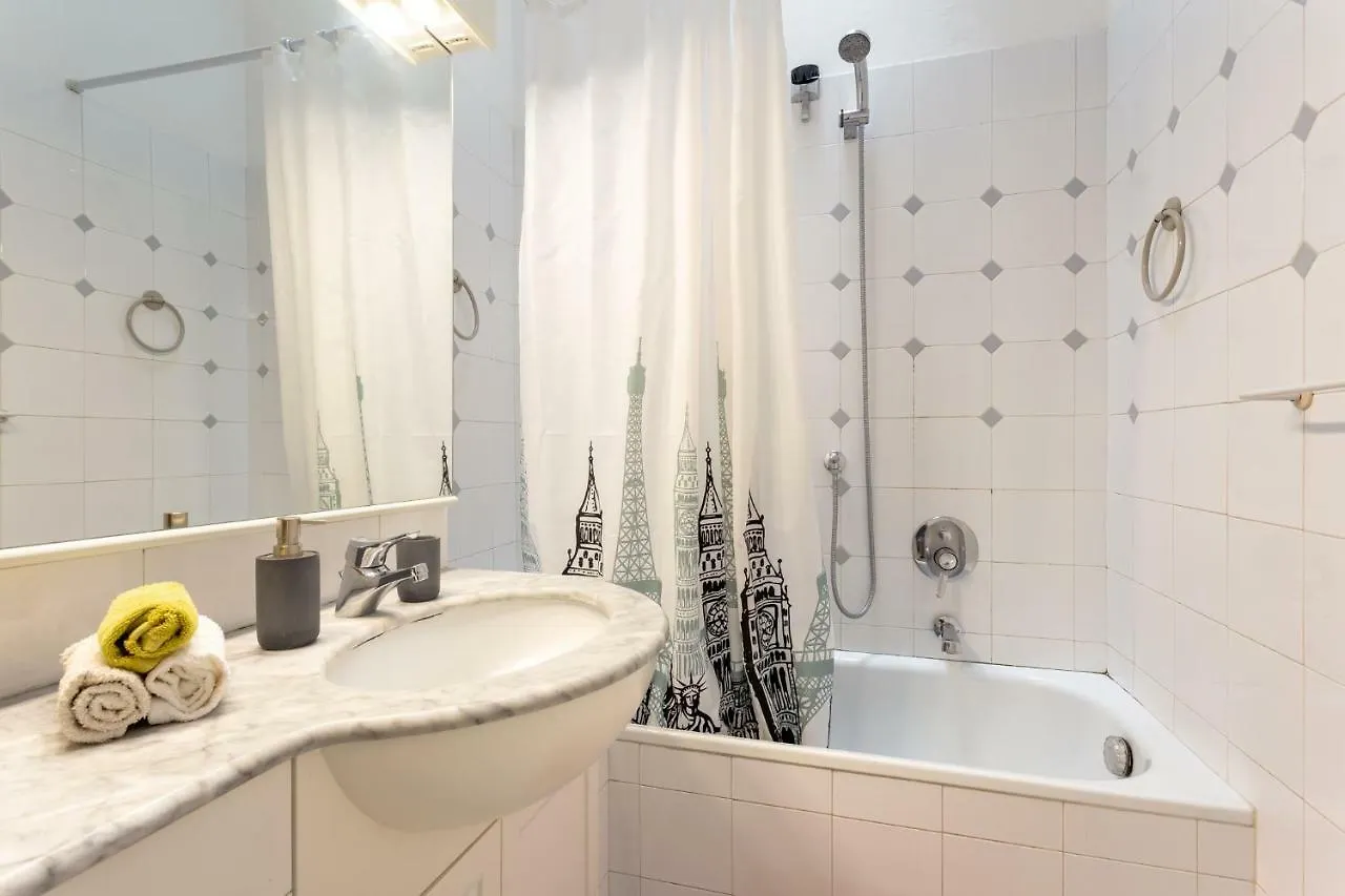 Via Ricasoli Apartment Next To Accademia Florence